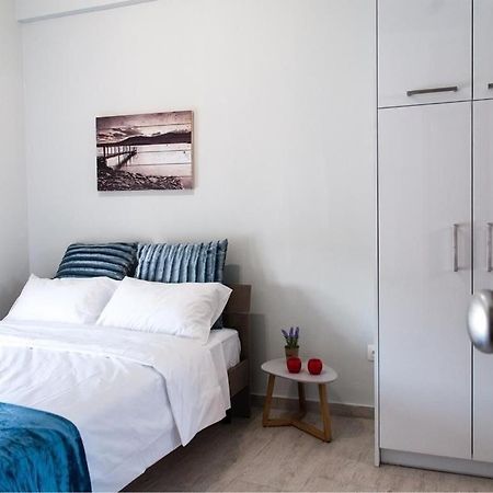 Konstantinou Apartment - Smart & Roof Top Terrace Athena Bagian luar foto