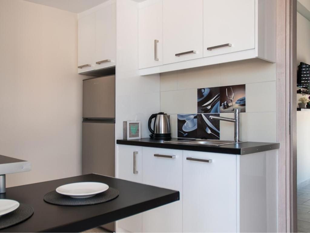 Konstantinou Apartment - Smart & Roof Top Terrace Athena Bagian luar foto